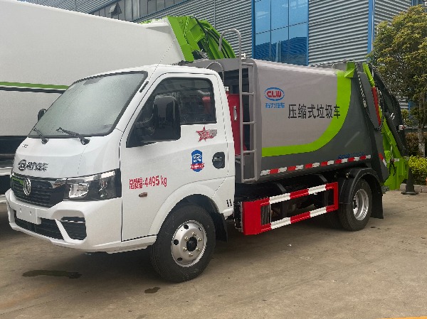 4.5方東風(fēng)途逸壓縮式垃圾車