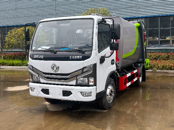 6方東風(fēng)壓縮式垃圾車